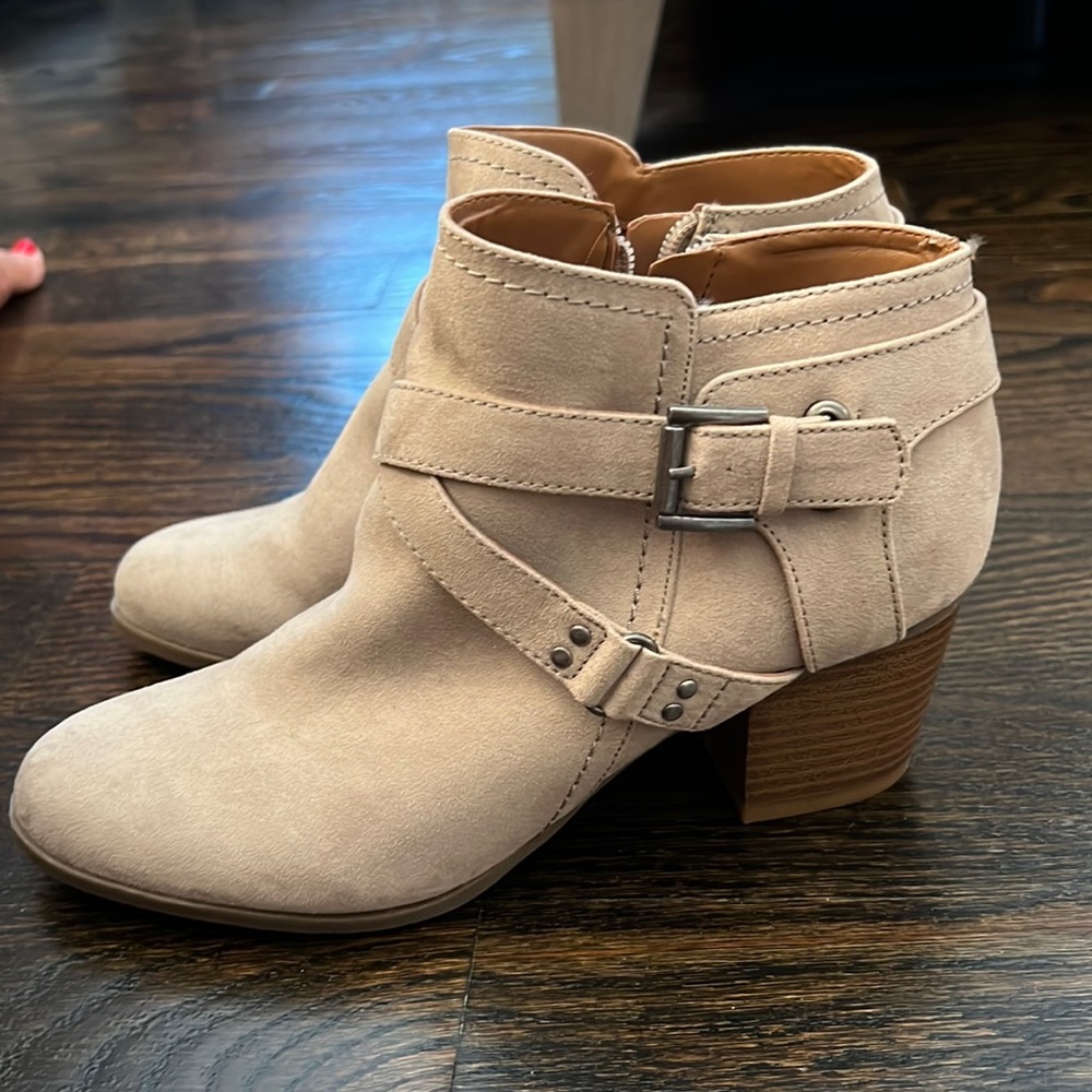 Booties size 8 barely worn